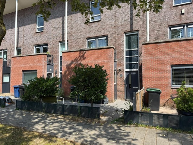 Foto 1: Almere - A Roland Holststraat - Foto 1