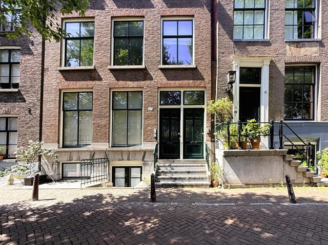 Foto 2: Amsterdam - Kromme Waal - Foto 2