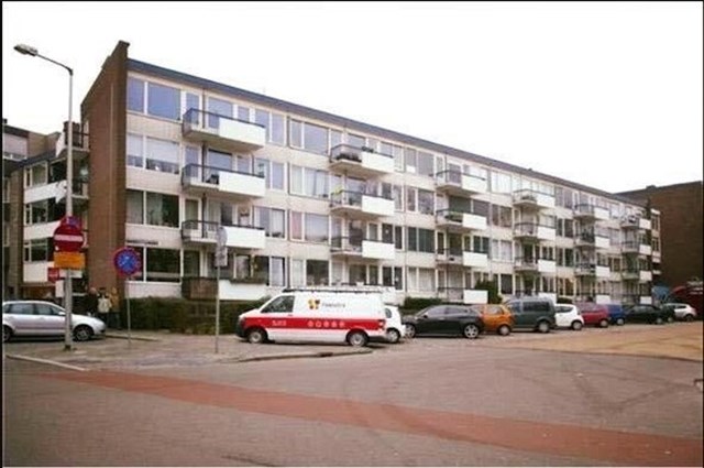 Foto 1: Enschede - Burgemeester Edo Bergsmalaan - Foto 1