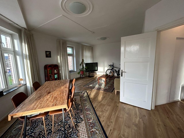 Foto 3: Maastricht - Koningin Emmaplein - Foto 3