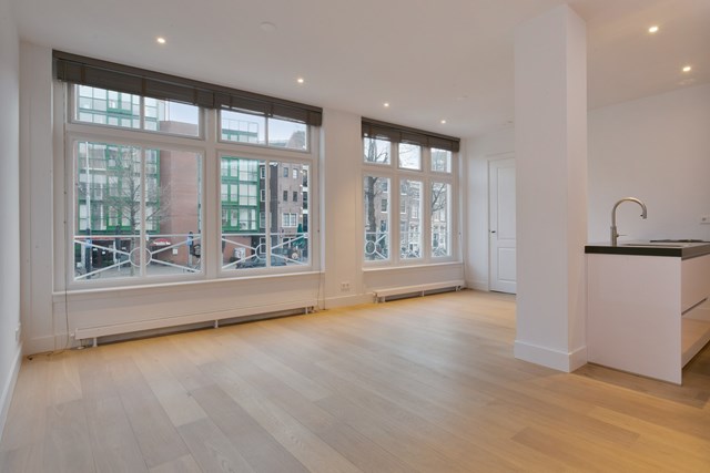 Foto 2: Amsterdam - Nieuwezijds Voorburgwal - Foto 2