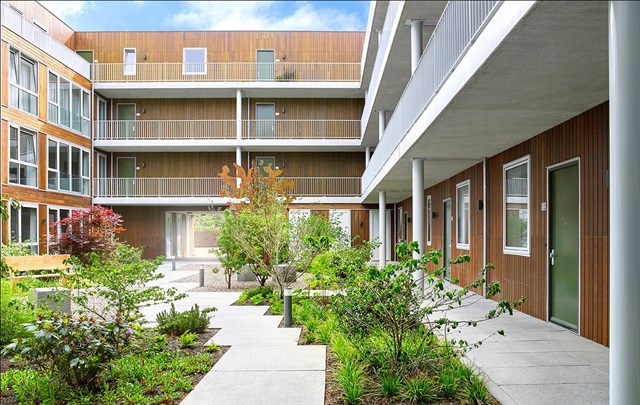 Foto 6: IJsselstein - Koningin Julianalaan - Foto 6