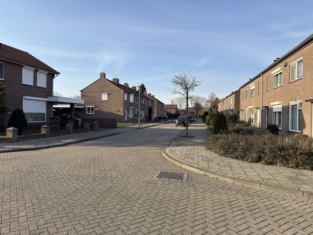 Foto 2: Ysselsteyn - Van Beurdenweg - Foto 2