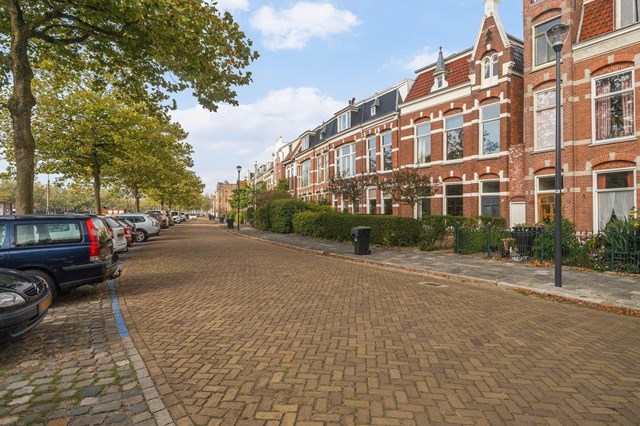 Foto 2: Leeuwarden - Emmakade - Foto 2