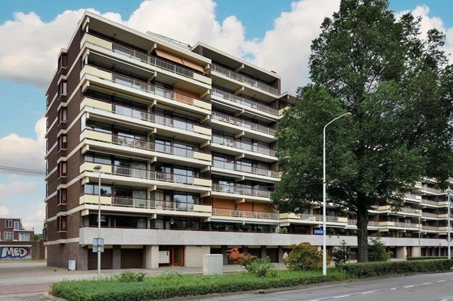 Foto 1: Eindhoven - Veldmaarschalk Montgomerylaan - Foto 1
