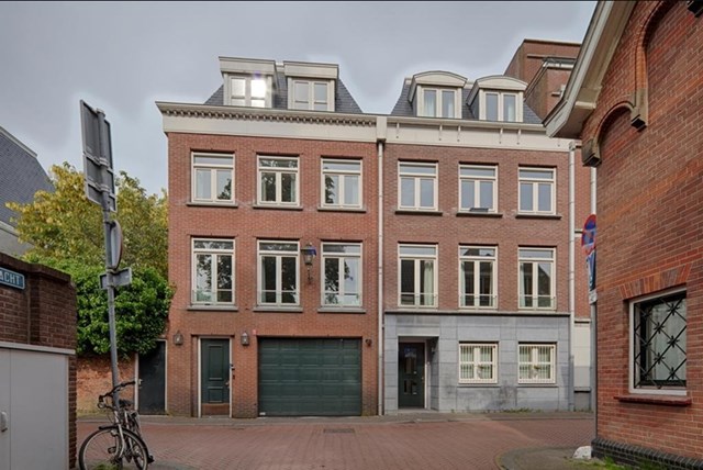 Foto 1: Den Haag - Laan van Roos en Doorn - Foto 1