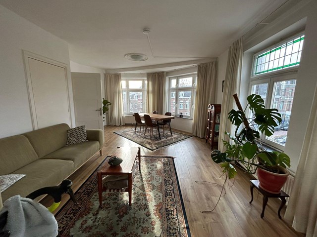 Foto 2: Maastricht - Koningin Emmaplein - Foto 2