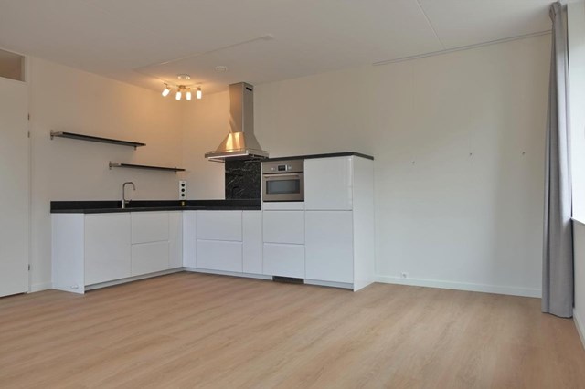 Foto 3: Woerden - Irene Vorrinklaan - Foto 3