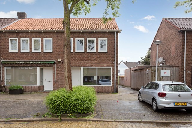 Foto 1: Maastricht - Burgemeester van Oppenstraat - Foto 1