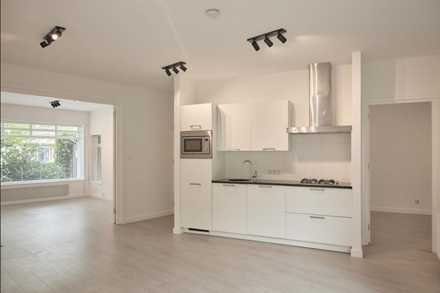 Foto 2: Amsterdam - Meeuwenlaan - Foto 2