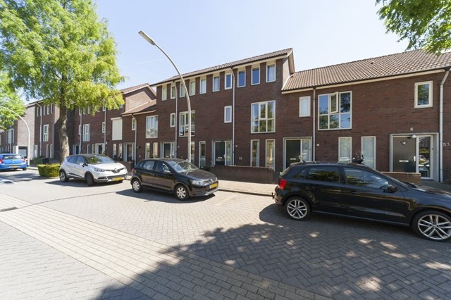 Foto 1: Hendrik-Ido-Ambacht - Amandelgaarde - Foto 1