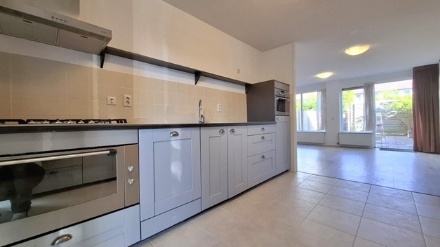 Foto 2: Hendrik-Ido-Ambacht - Amandelgaarde - Foto 2