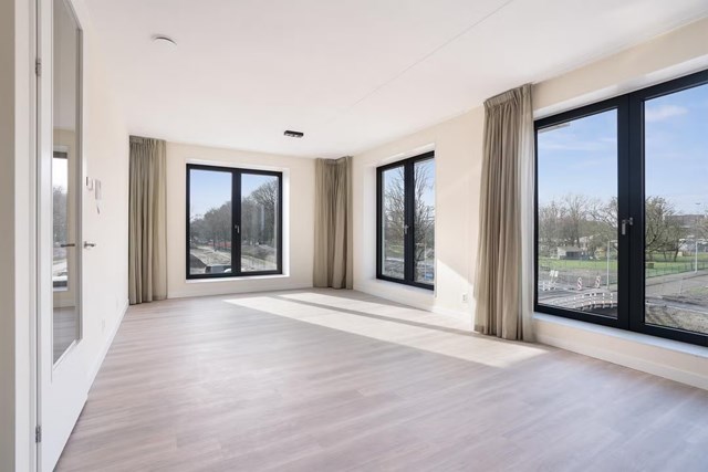 Foto 4: Hoofddorp - Bridgemankade - Foto 4