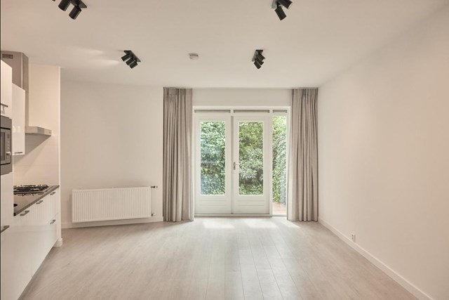 Foto 3: Amsterdam - Meeuwenlaan - Foto 3