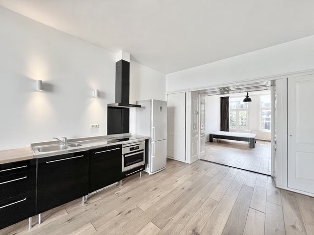 Foto 1: Amsterdam - Van Breestraat - Foto 1