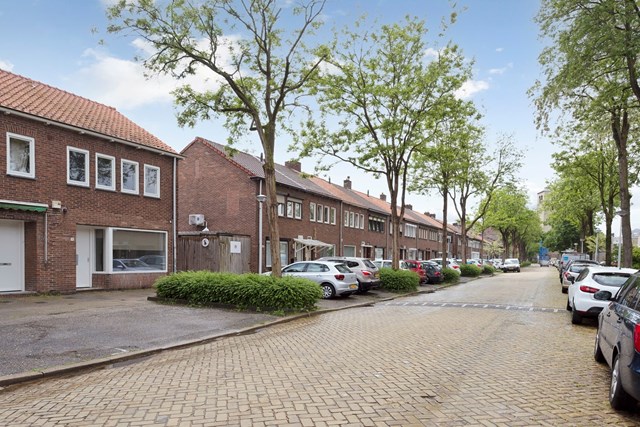 Foto 6: Maastricht - Burgemeester van Oppenstraat - Foto 6