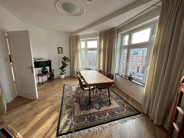 Foto 4: Maastricht - Koningin Emmaplein - Foto 4