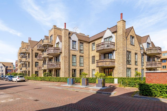 Foto 1: Hoofddorp - Charles Brandonlaan - Foto 1