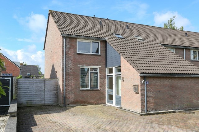 Foto 1: Surhuisterveen - De Houtduif - Foto 1