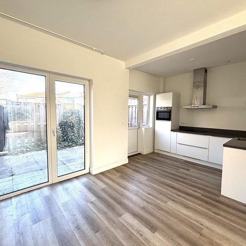 Velsen-Noord, Grote Hout Of Koningsweg, hoekwoning - foto 1